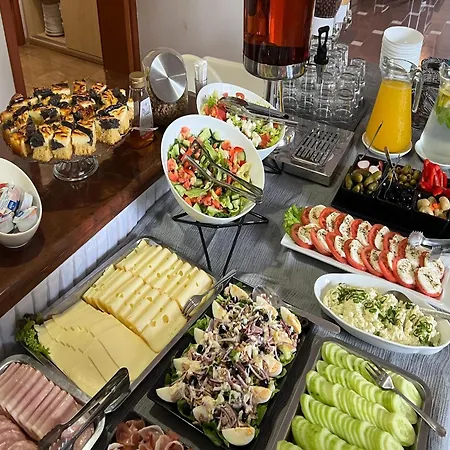 For 2 People, Διαμέρισμα